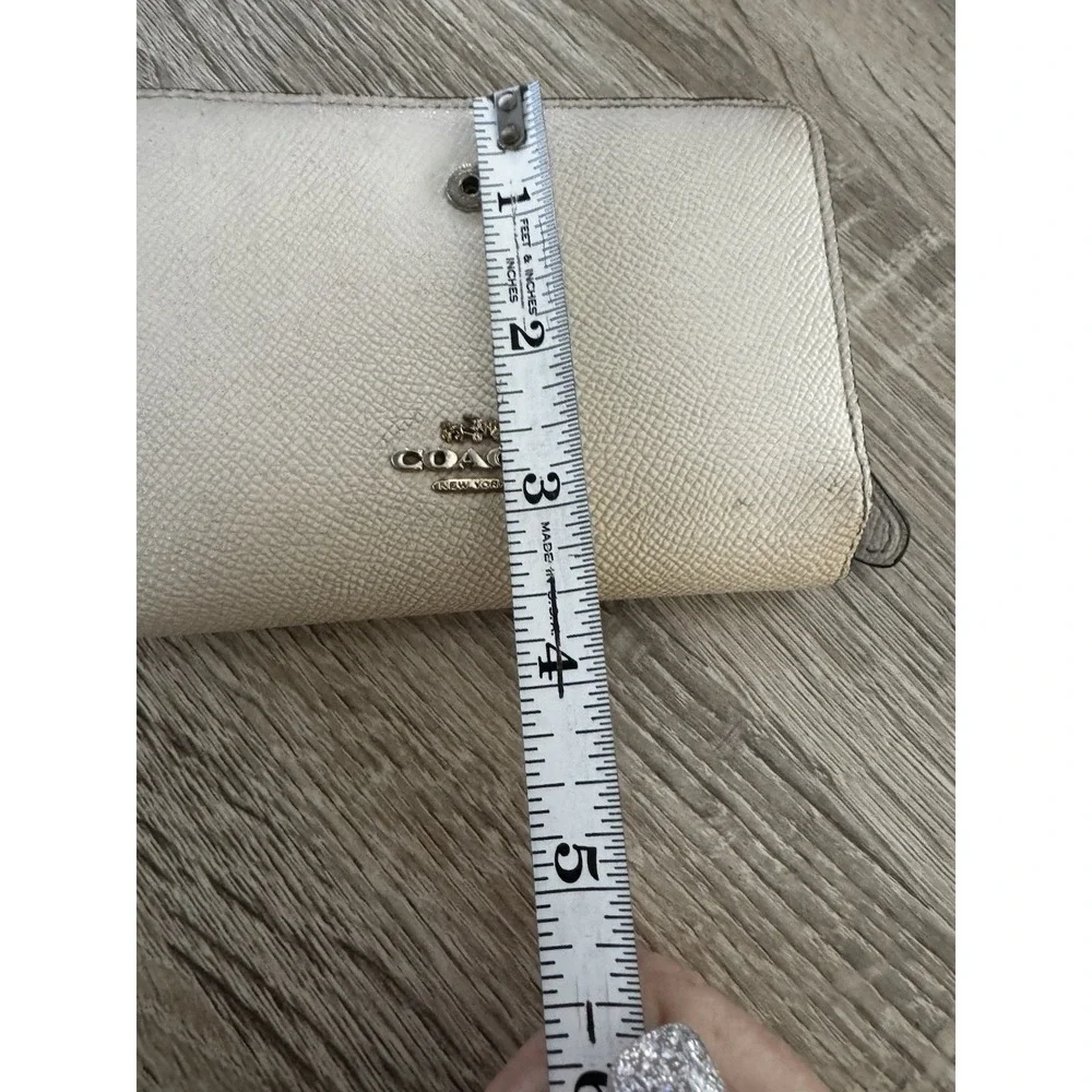 COACH Medium Corner Full Zip Wallet White Fair Condition PT2